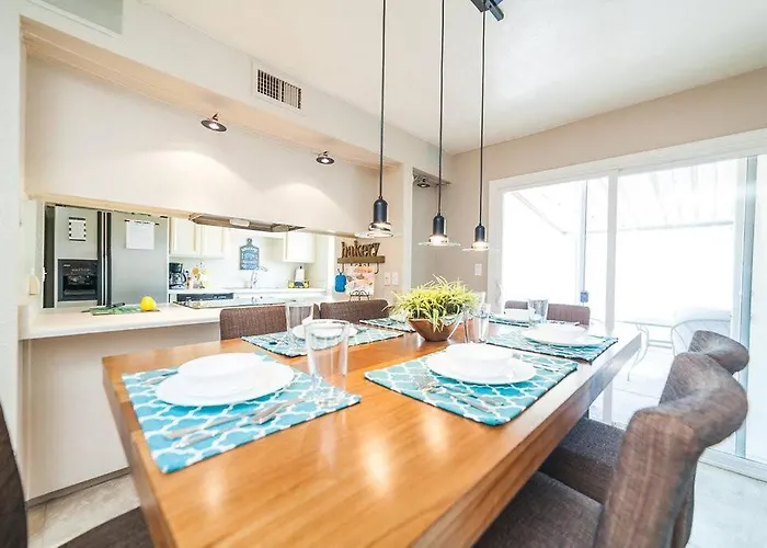 Private Patio-Cubbies Close By-Easy Freeway Access