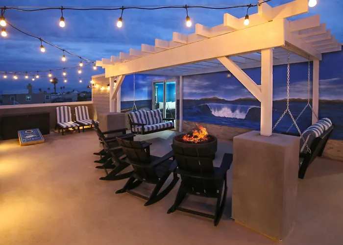 World Cup Retreat! Steps To Sand, Luxury Beach House, Game Room, Firepit, Ensuite Beds, Pets Ok