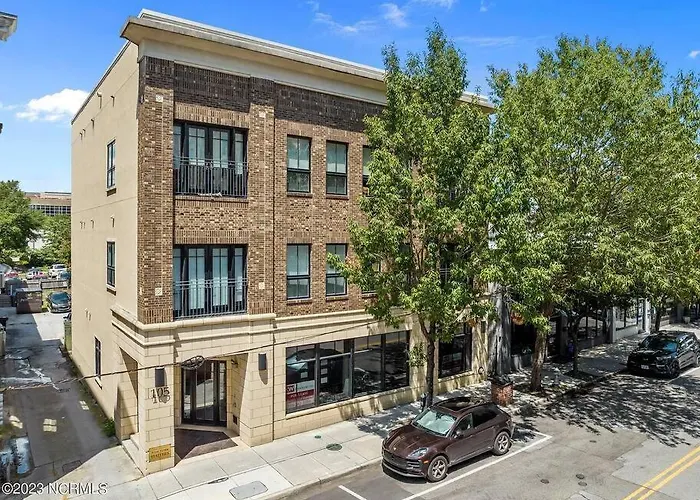 Downtown Condo*Balcony*River*Pet Friendly*Beach
