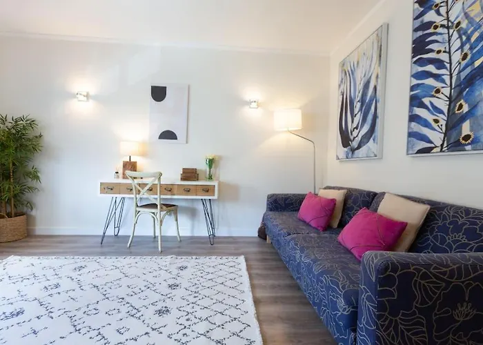 Beachome4U4 / Carcavelos Beach