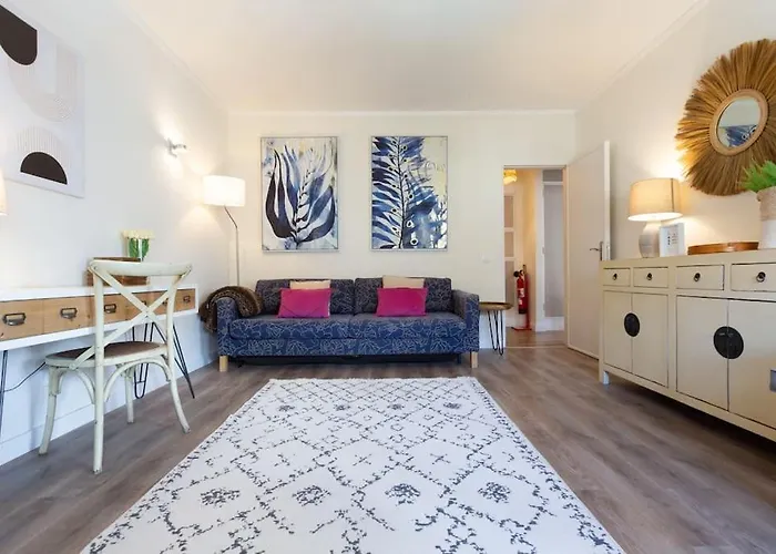 Beachome4U4 / Carcavelos Beach