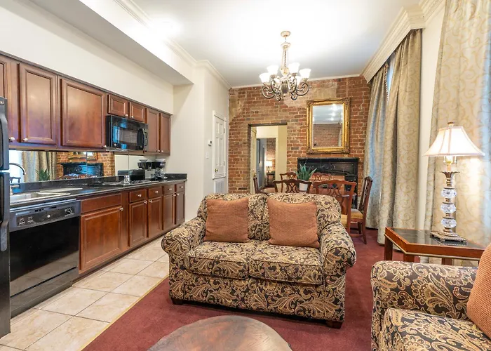 Quarter House Suites