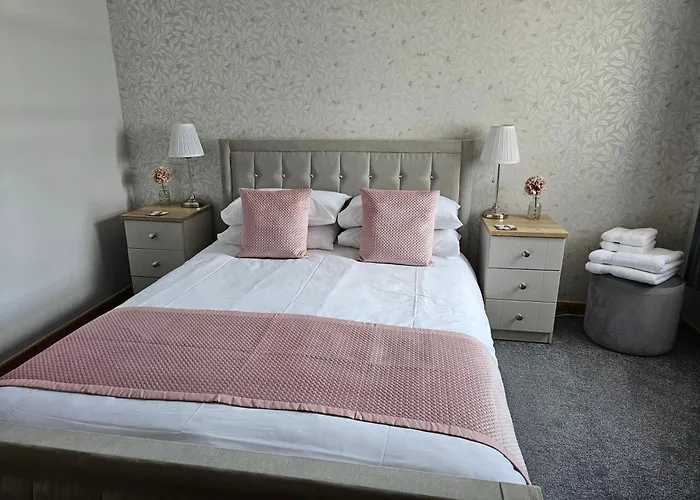 37 Farraline Court, City Centre Apartment