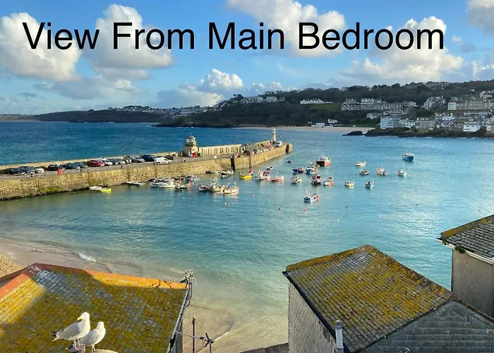 Smugglers Hide Cottage And Separate But Connecting Smugglers Cabin - - In A Beautifully Renovated Fishermans Cottage - - Harbour Views - - Beach Only 10 Metres - - Renovation Awards Winner - - Book Both For An Even Larger Property - - Book Today!!