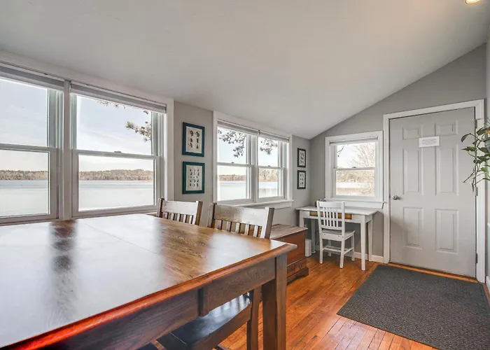 Quiet Plymouth Cottage On Great South Pond!