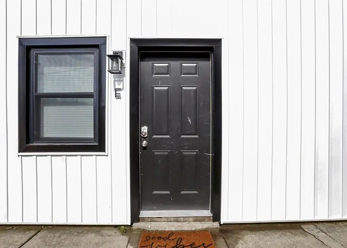 The Schumacher Townhouse - 2 Br