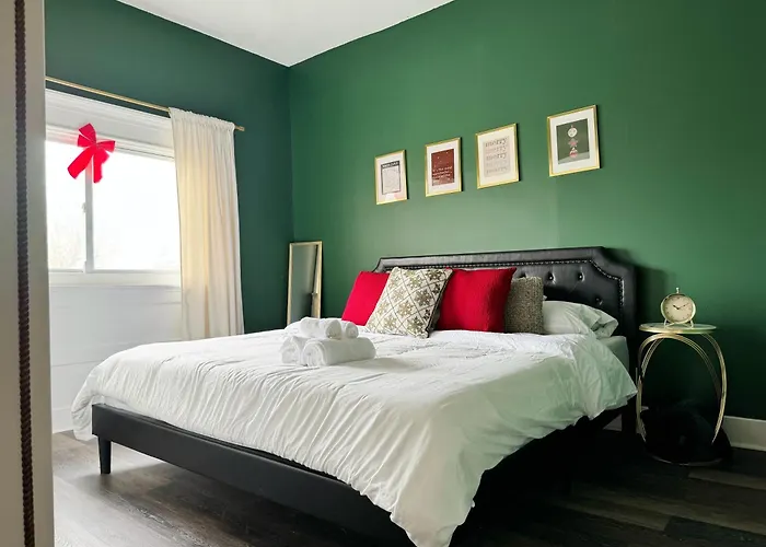 Evansville Holiday House
