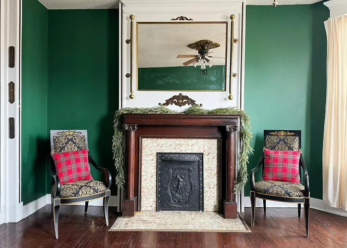 Evansville Holiday House