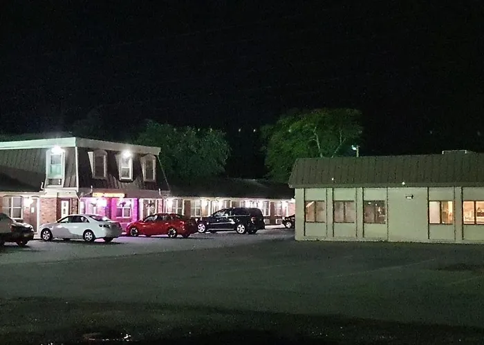 Country Club Inn & Suites