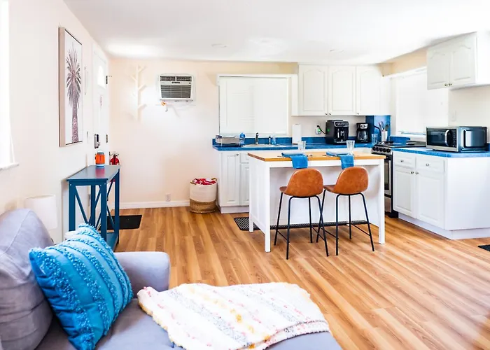 Sun-Drenched 1Br Apt - 5Min Walk To Beach