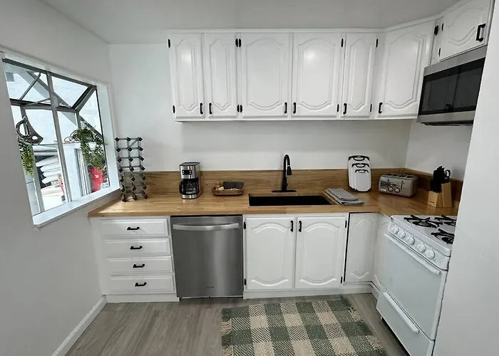 Beachside 2Br Close 2 Sand, Town