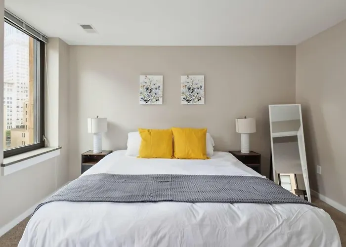 2Br Downtown Luxury Getaway