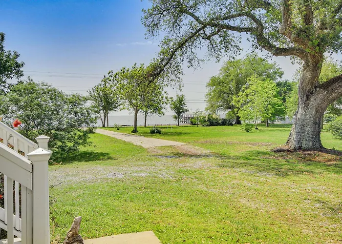 Waveland Vacation Rental - Walk To The Beach!