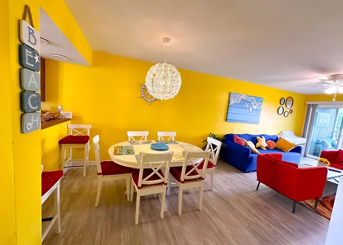Stylish 2Br Condo Near Beach, Large Pool & Patio, Pet Friendly