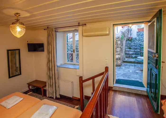 Byron Traditional Hotel