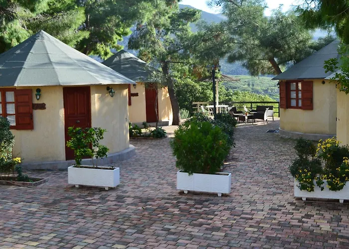 Chrissa Camping Rooms & Bungalows