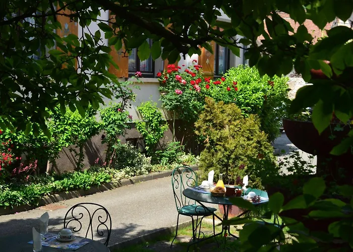 Logis Hotel Du Centre - Halte Ideale En Cyclotourisme Avec Garage A Velos Clos