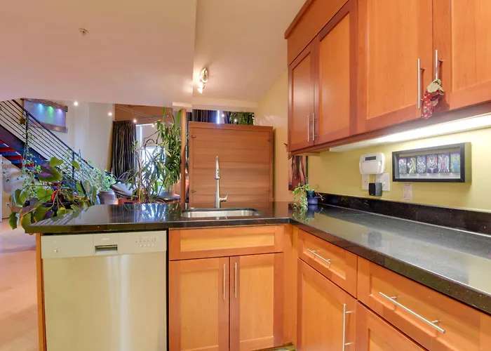 Cozy Emeryville Studio, Near Beaches & Parks!