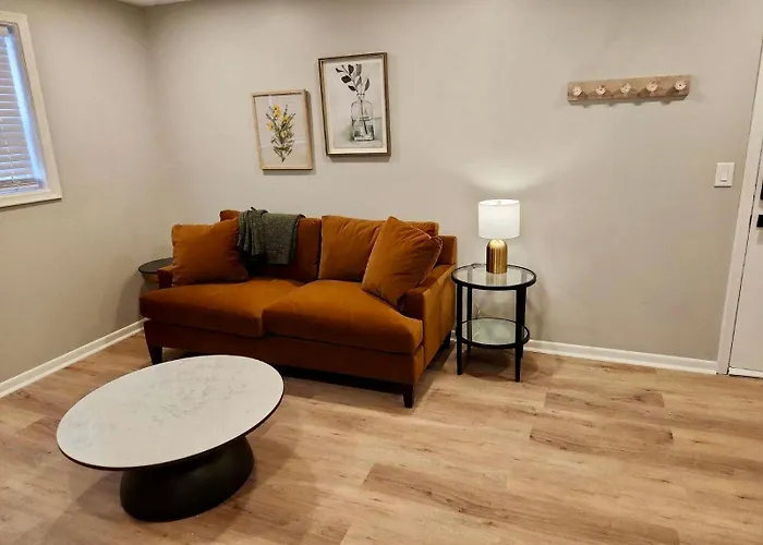 Cathedral 10-Cozy Urban Living Near Unmc