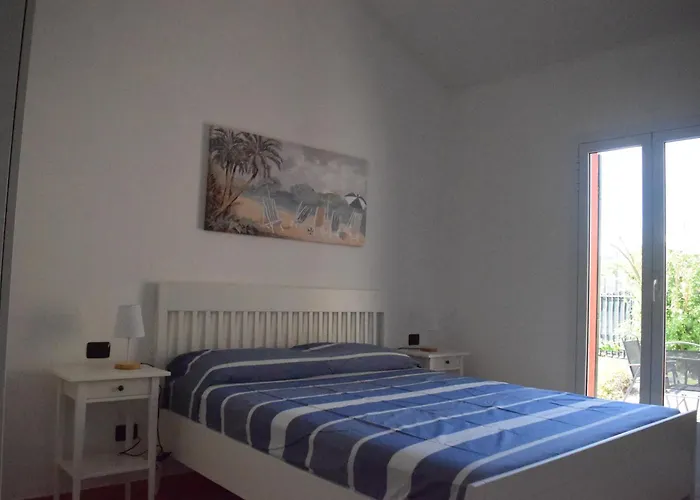 Casa A Diano Con Giardino