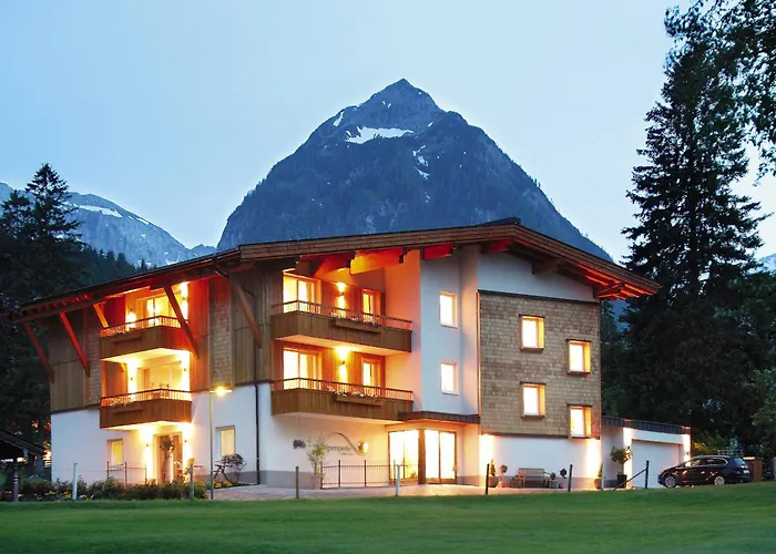 Alphaus Aparthotel
