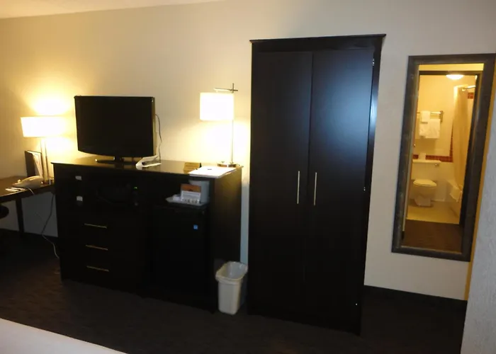 Baymont By Wyndham Owatonna