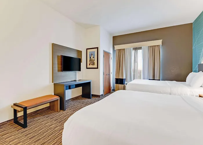 Comfort Suites Murfreesboro Shopping District