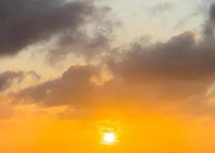 Apto com Ar com vista para praia de Morro Branco - Fortaleza