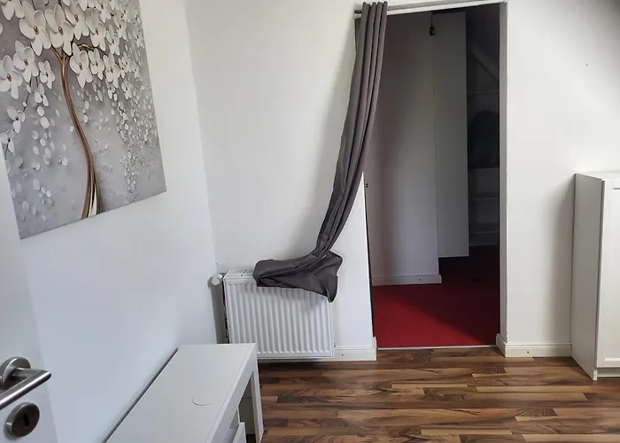 Komplette 4 Zimmer OG MONTEURwohnung