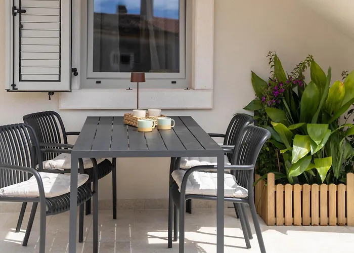 Grotta Apartment