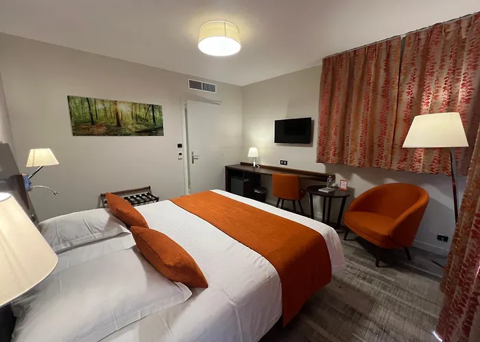 Logis Hotel Le Menestrel - Chambres Climatisees