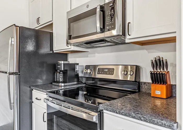 Brick & Bed Riverfront Lofts, Pc 202