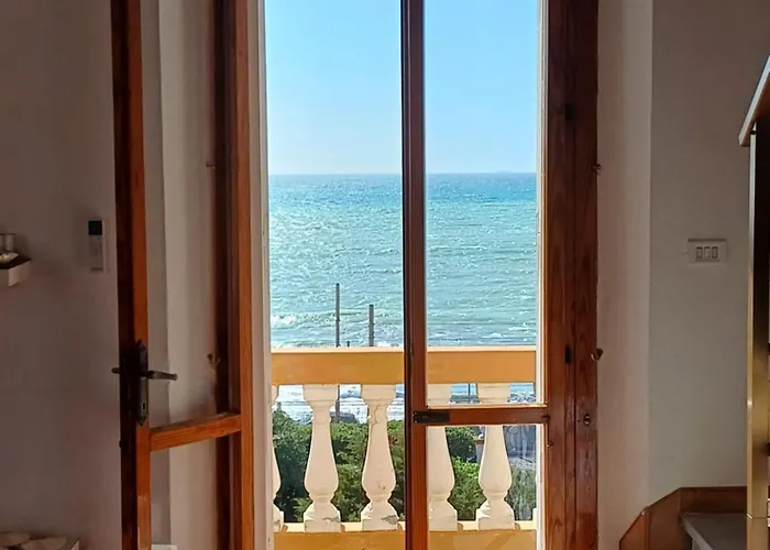 Seafront Loft In Liberty Villa