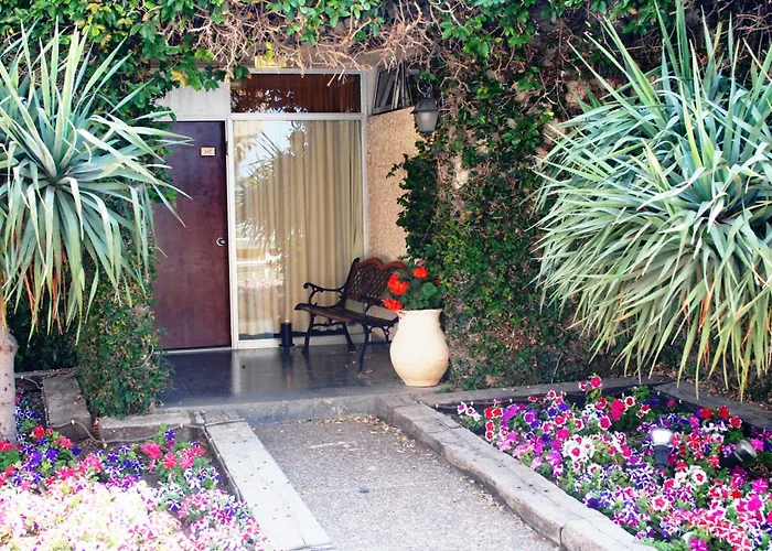 The Seasons Hotel -Studio & Suite