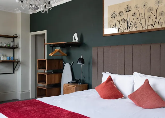 Kew Gardens Hotel