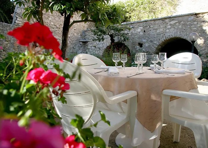 Logis Hotel Restaurant Les Geraniums