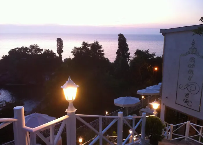 Bab-i Zer Hotel