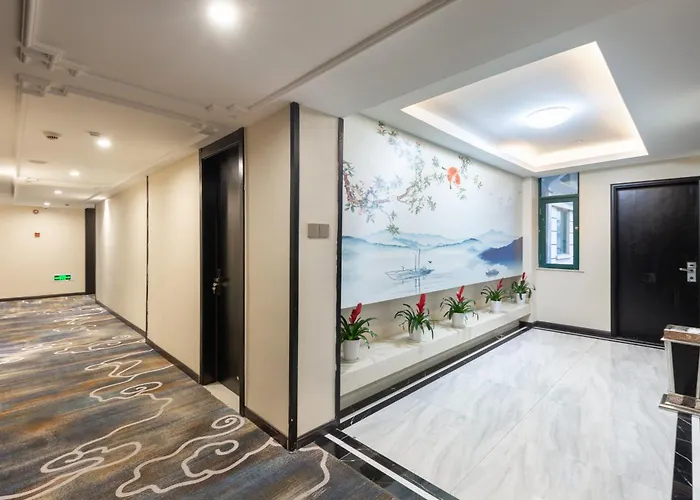 Yiwu Luckbear Hotel