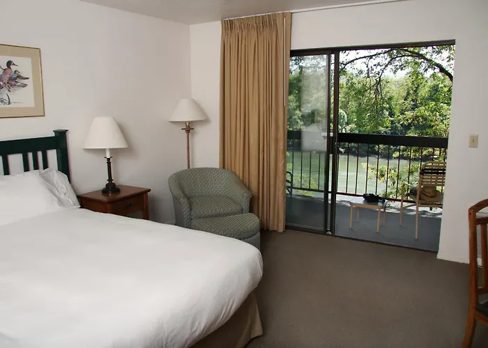 Riverside Inn