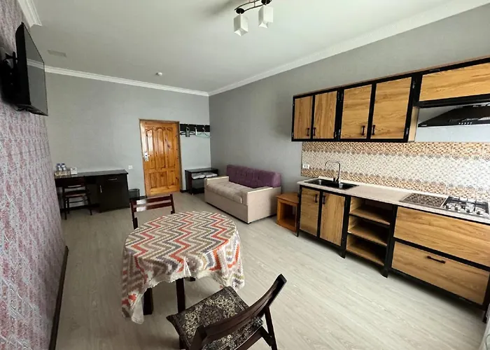 Qamar Hotel