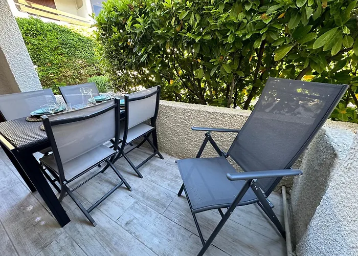 Appartement Climatise Avec Chambre Et Parking Privatif Locations Vld Camargue
