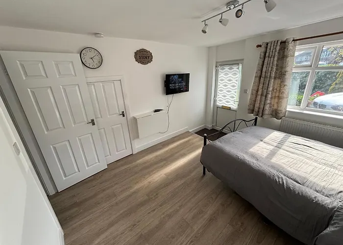 Modern & Cozy Gem - 10Min To City Center - Parking