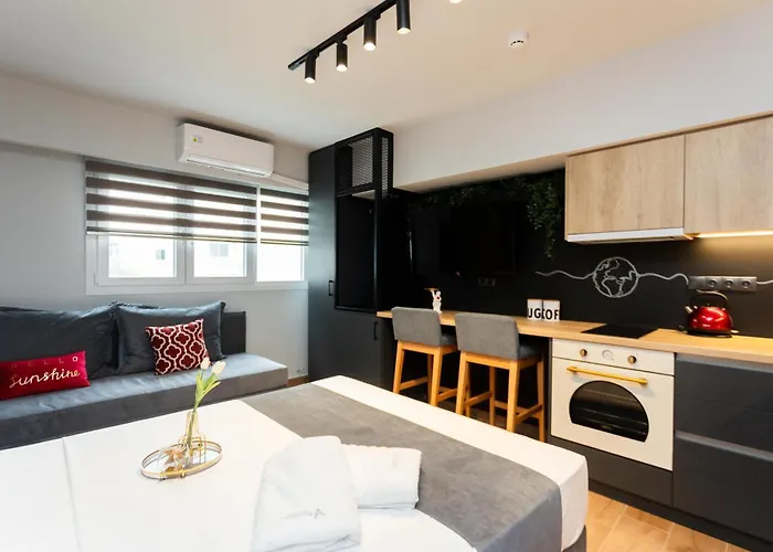 Valaoritou 3 Luxury Rooms