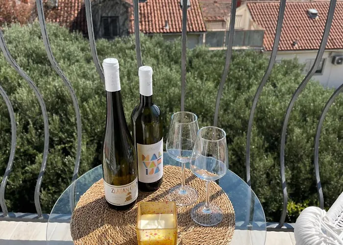 Hvar City Center Sea View Apartments & Free Parking