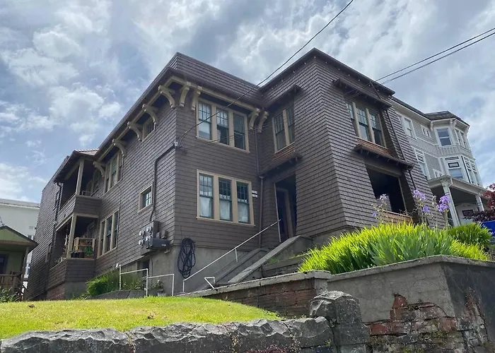 Historic Downtown Flat, # 2