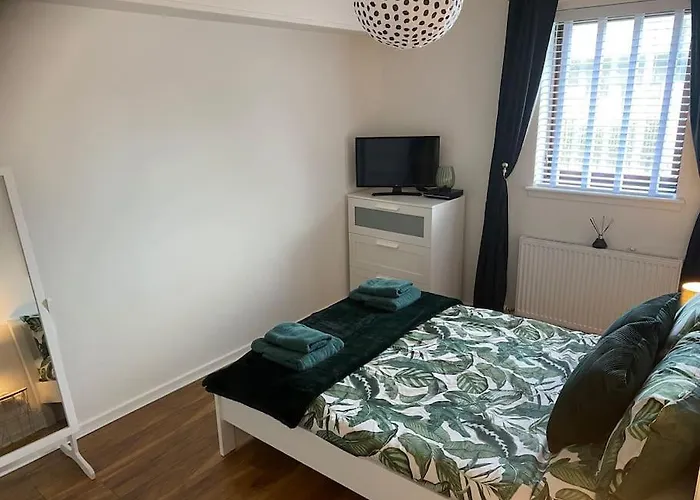 Perfectly Situated Luxury 2 Bedroom Apartment