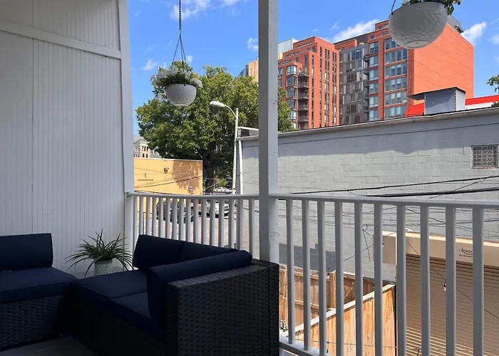 Navy Yard Gem: Stylish Condo Near Nationals Stadium