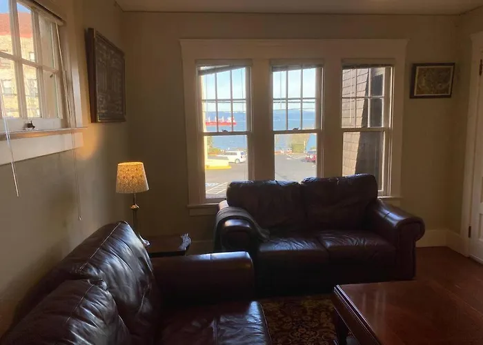 Historic Downtown Flat, # 1