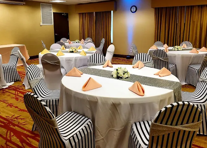 Holiday Inn Express Hotel & Suites Cherry Hills By Ihg
