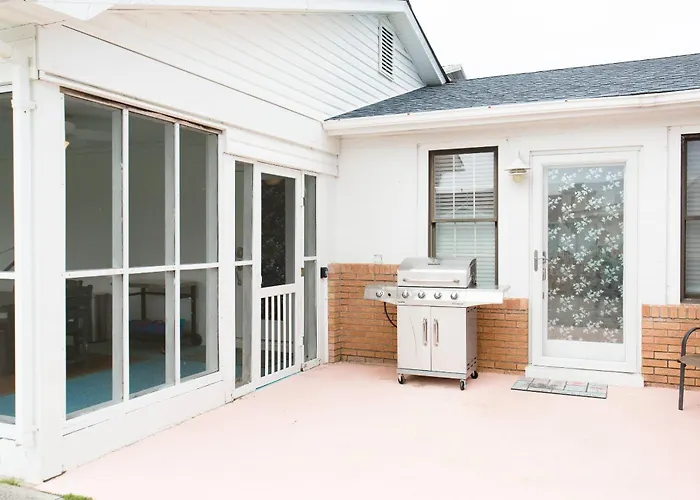 Lorraine'S Beach Cottage